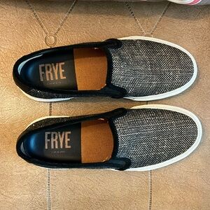 FRYE GIA Canvas Slip On Size 6